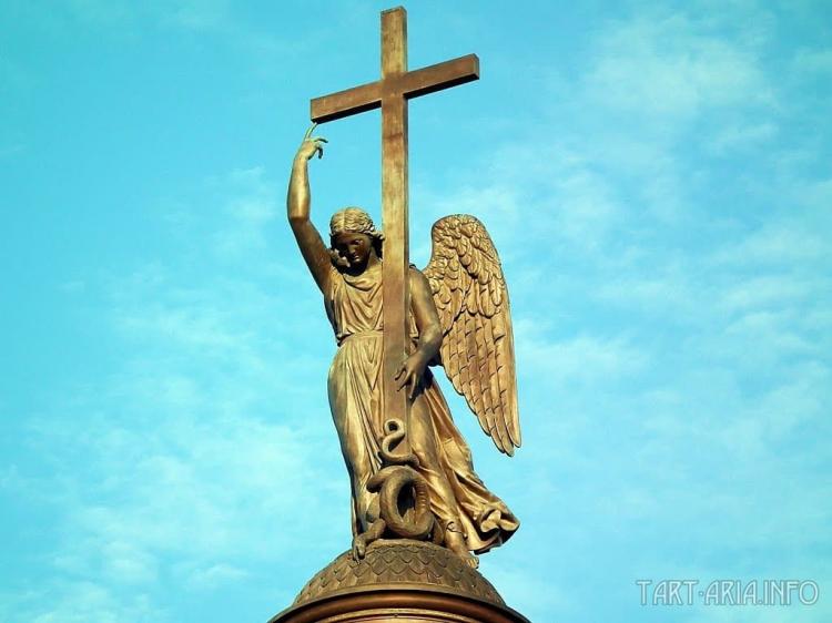 "Ангел" на вершине Александрийского столпа. Дворцовая площадь. Санкт-Петербург.
