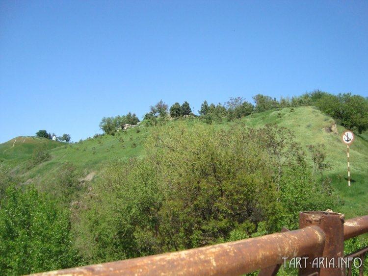 Южный вал Александровской крепости, высотой около 12 метров